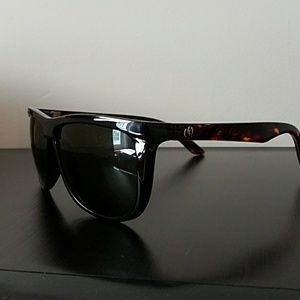 Electric sunglasses